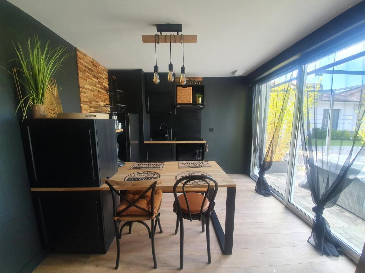Jungle Apartment มิโอส์ ภายนอก รูปภาพ